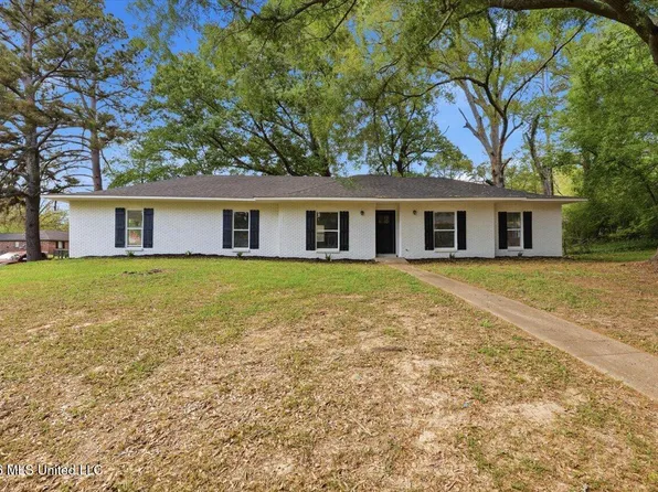 1201 Rockingham Dr, Clinton, MS 39056