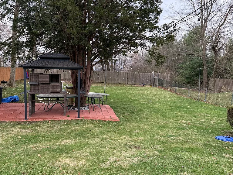 33 Pilgrim Ave — Photo 21