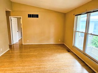 10457 Briarbend Dr APT 10, Saint Louis, MO 63146