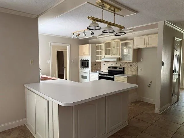 3 bed, 2.0 bath, 1650 sqft, $1,600 — Photo 4