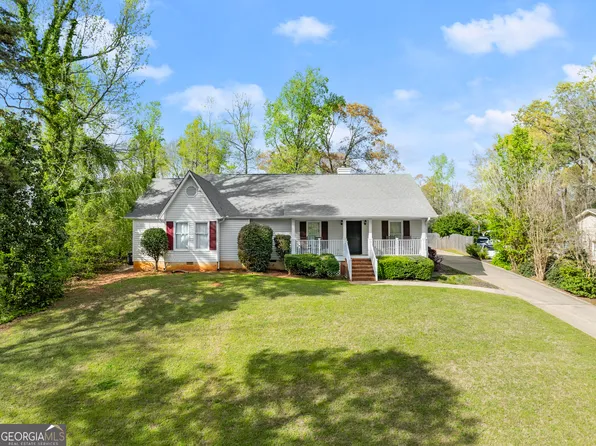 3825 Corinth Dr, Gainesville, GA 30506