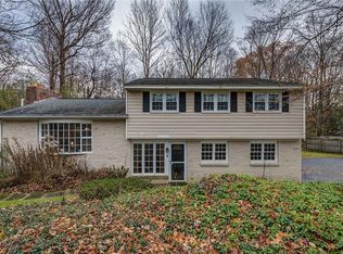 2 Edgewood Pkwy, Fayetteville, NY 13066
