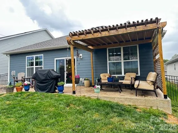 4450 Streamside Rd, Denver, NC 28037