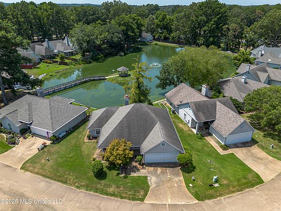 3rd image of 205 Shadow Lake Dr N
