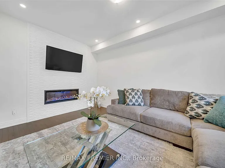 220 Seaview Hts — Photo 10
