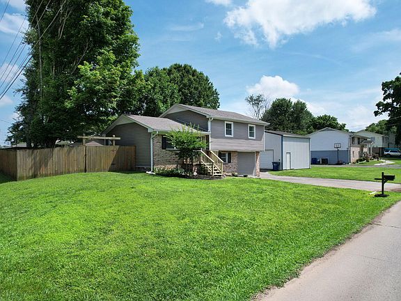 2nd image of 5030 Gold Pointe Dr NE