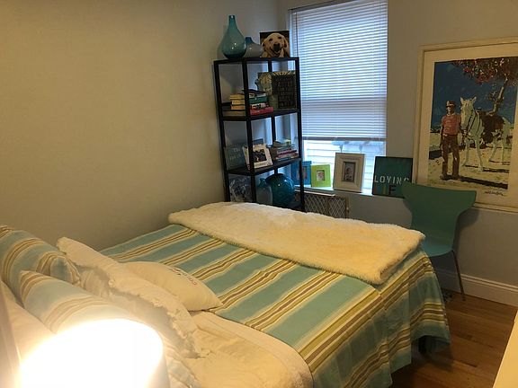 4th image of 220 W Ann St