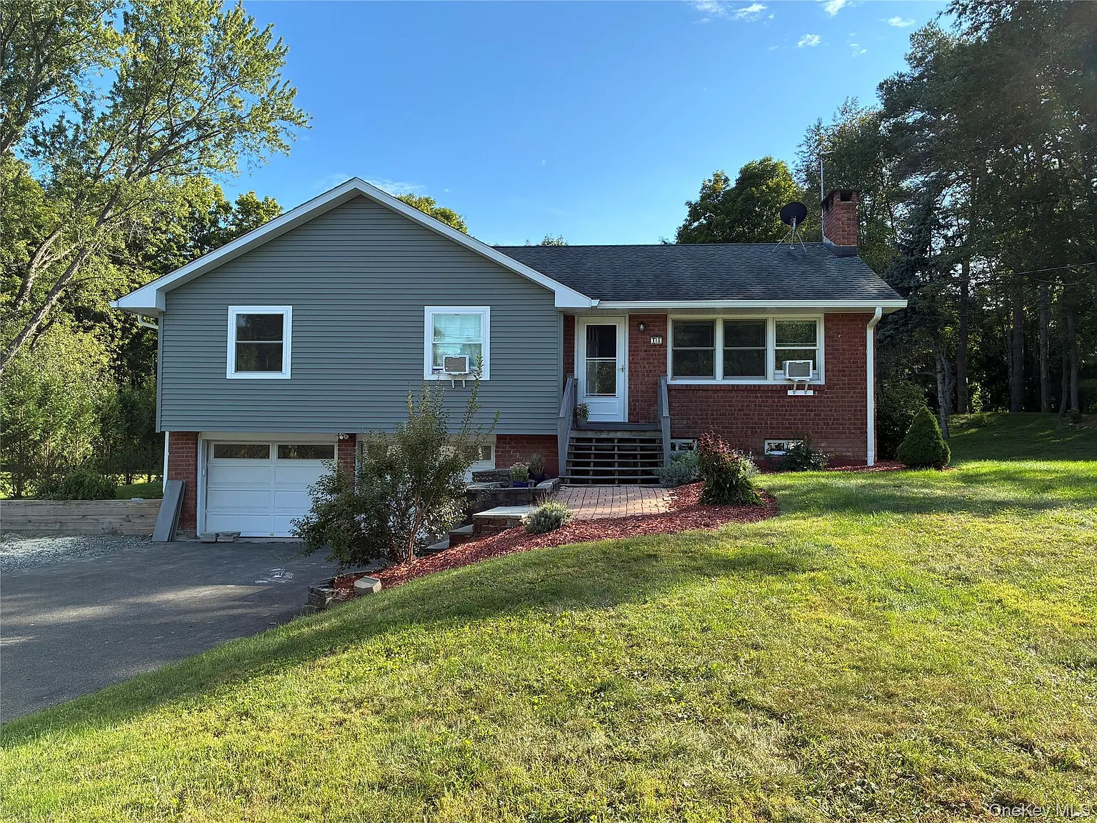 3 bed, 2.0 bath, 1652 sqft, $3,000 — Photo 1