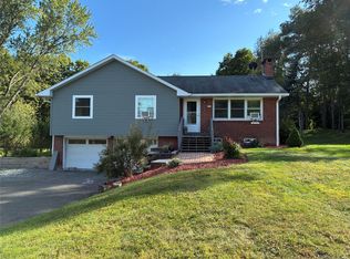 18 Aspinwall Rd, Red Hook, NY 12571