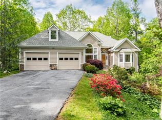 302 N Windsong Ln, Flat Rock, NC 28731