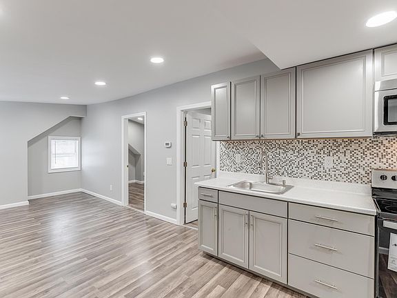 3rd image of 17 E 23rd St