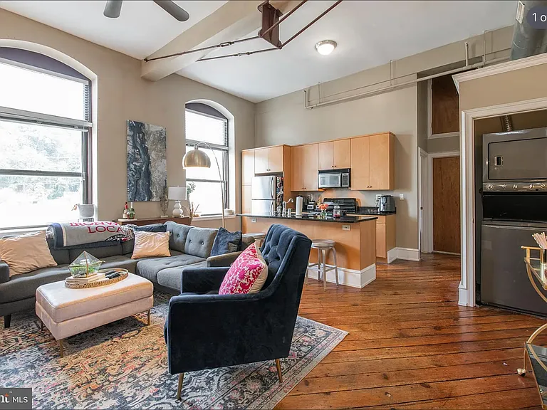 219 Krams Ave #B1 — Photo 5