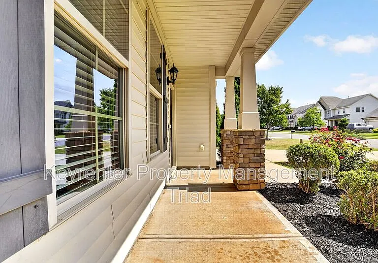504 Eagles Way — Photo 7