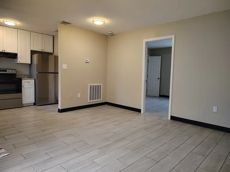 2040 W Church St #14 — Photo 4