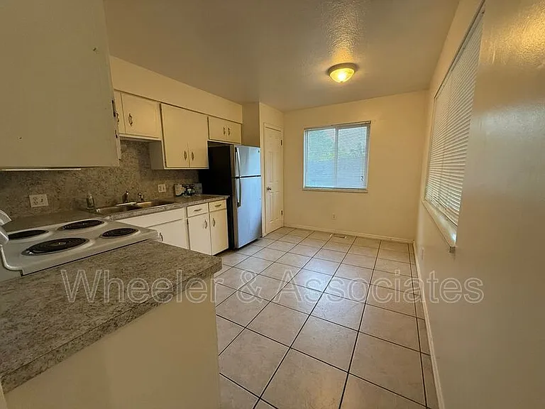 4083 S Porter Ave — Photo 4