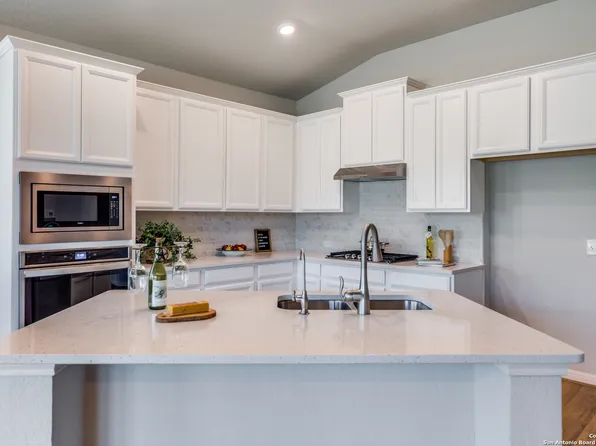 9543 Witten Dr, San Antonio, TX 78254