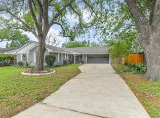 1935 Woodvine Dr, Houston, TX 77055