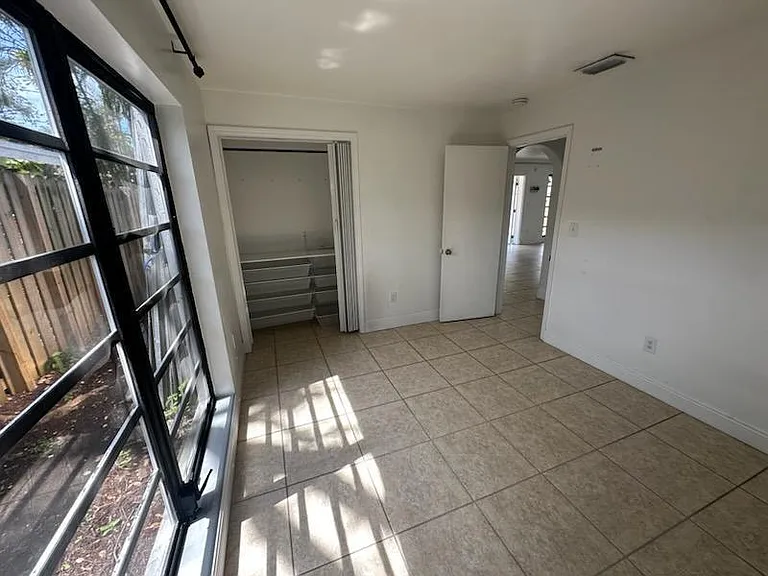 1424 SW 9th St — Photo 18