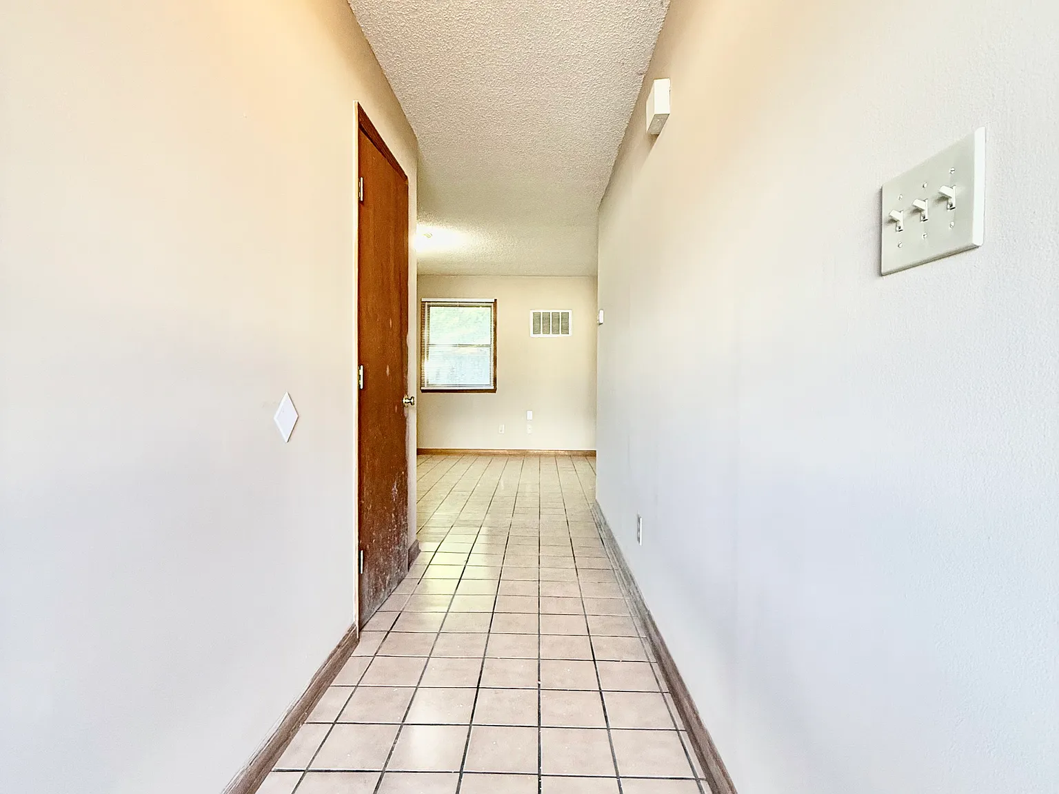 3 bed, $1,375 — Photo 3