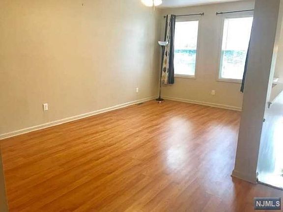 4th image of 7 Carrington Pl #75