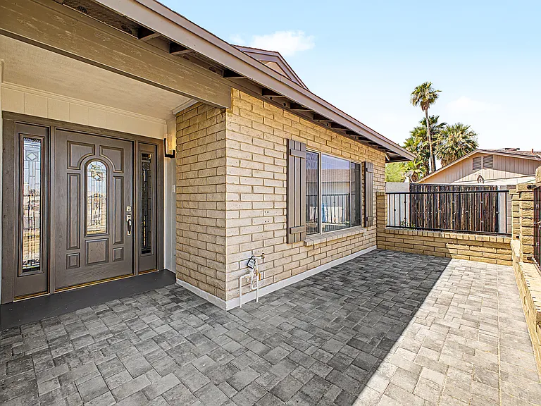 3027 W Tierra Buena Ln — Photo 2