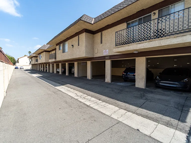 3523 W Savanna St — Photo 15