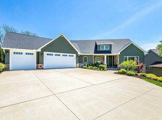 5787 Little Ln, Bettendorf, IA 52722