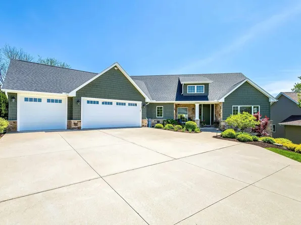5787 Little Ln, Bettendorf, IA 52722