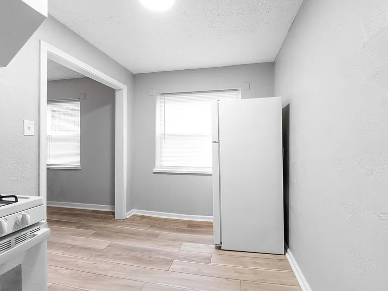 2255 W Broad St #204 — Photo 3