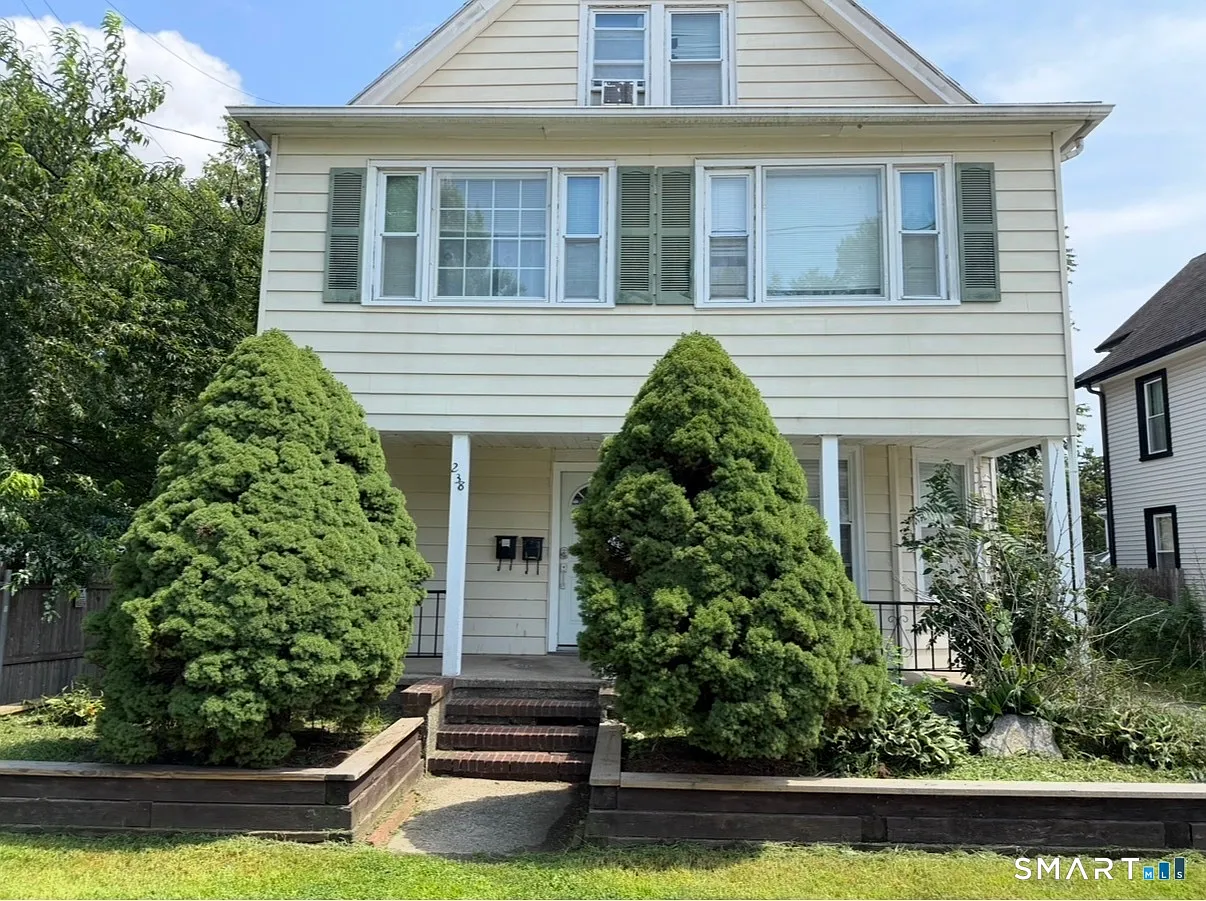2 bed, 1.0 bath, 1000 sqft, $2,300 — Photo 1