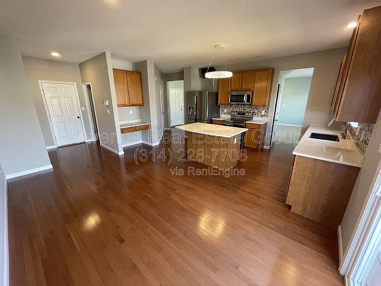 5533 Emerald Place Dr — Photo 6
