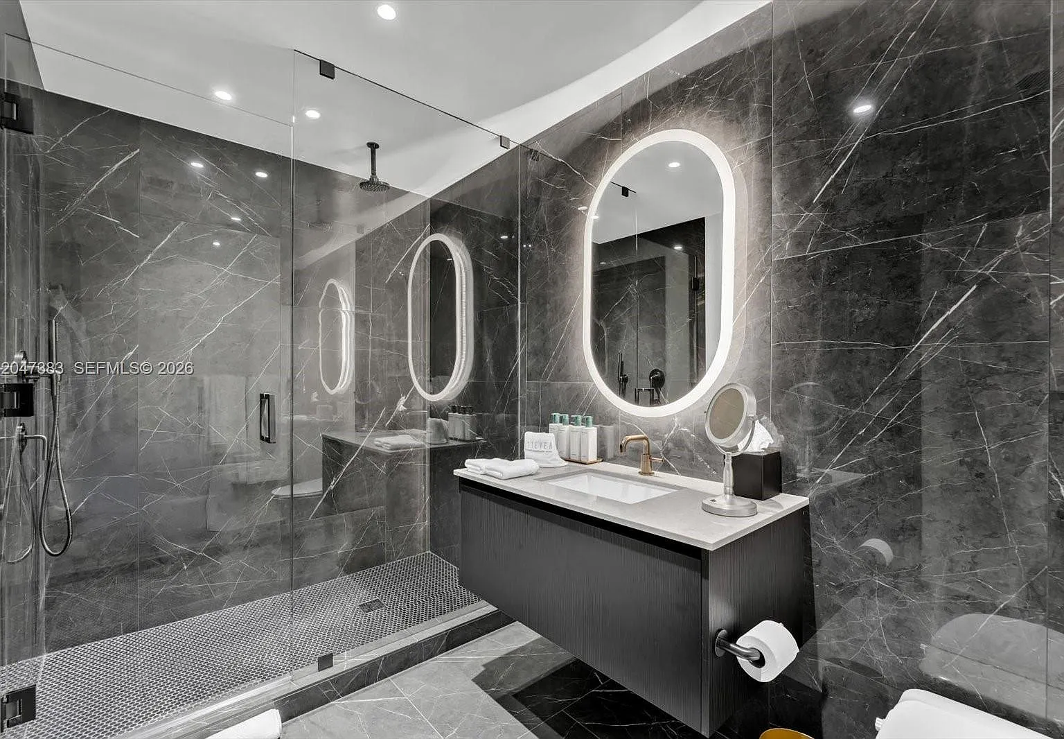 E11even Club Hotel & Resid — Photo 3
