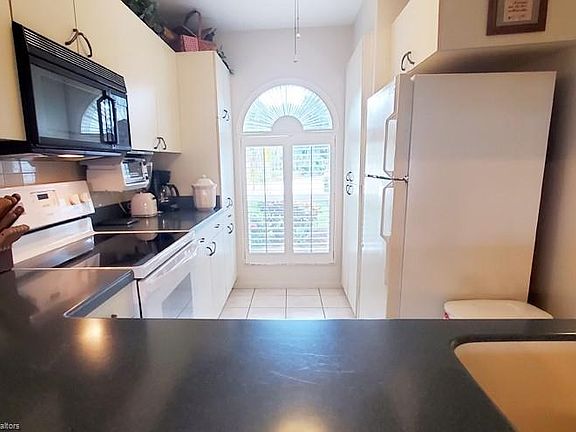 4th image of 407 Stephen Dr #407
