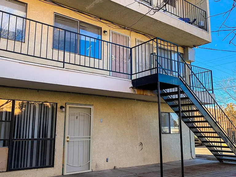 Spacious 2 Bedroom Apartment with Private Patio — Photo 13
