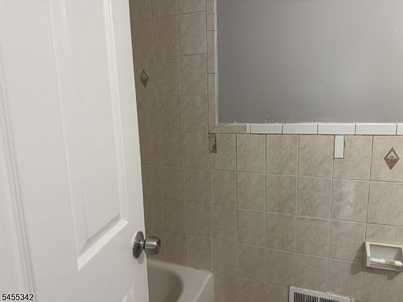 5th image of 461 S 14Th St