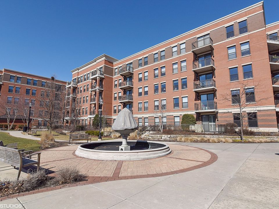 2nd image of 2335 W Belle Plaine Ave APT 309