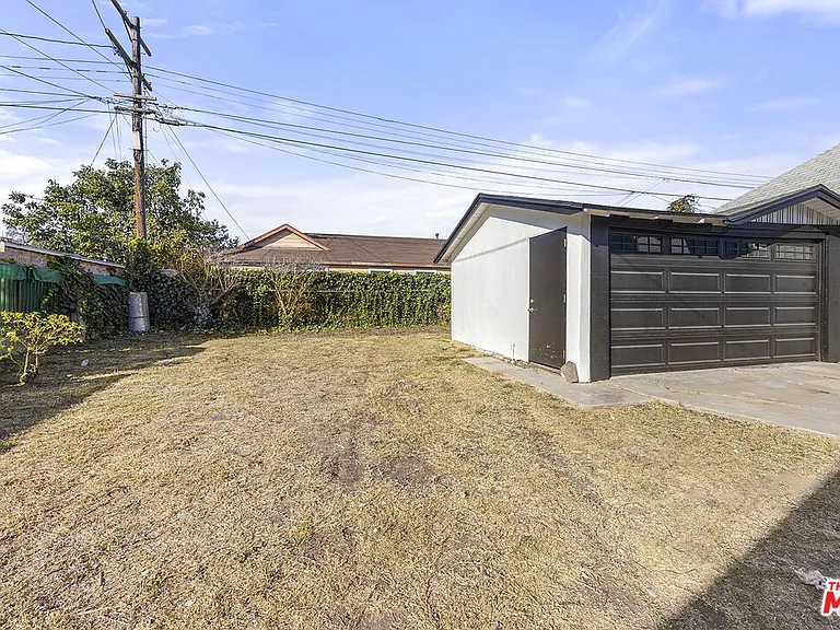 5465 S Victoria Ave — Photo 22