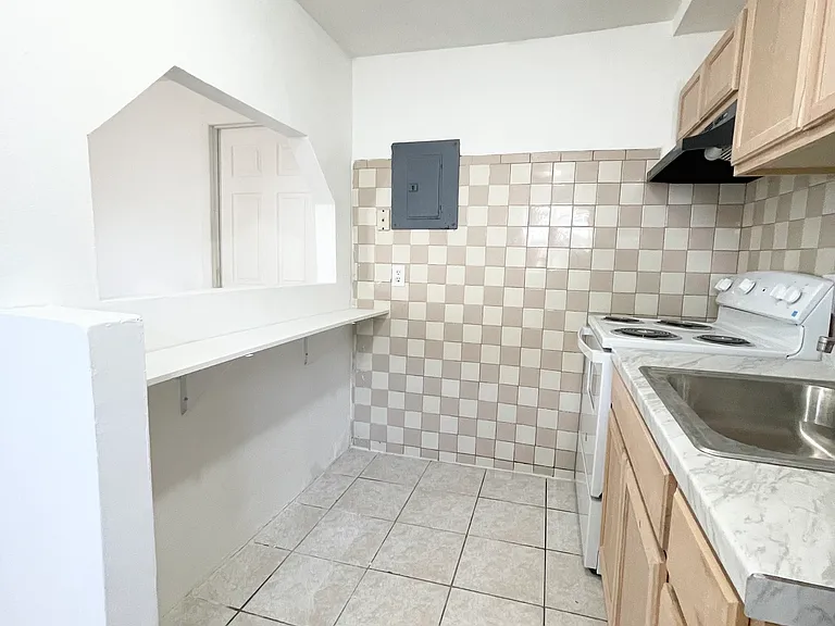 2916 N 16th St #2 — Photo 8