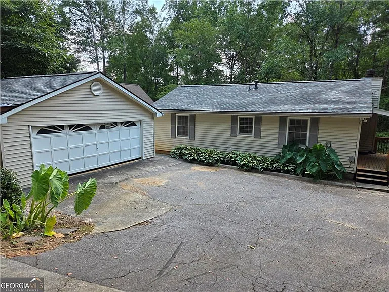 984 Overlook Dr — Photo 2