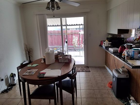 3rd image of 112 E Robinhood Dr