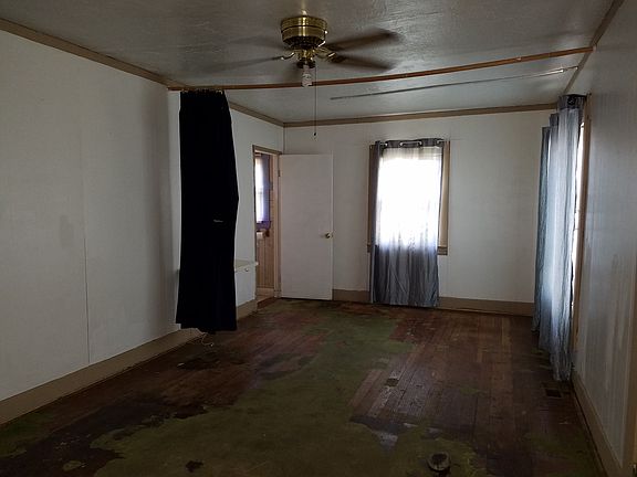 4th image of 206 D St