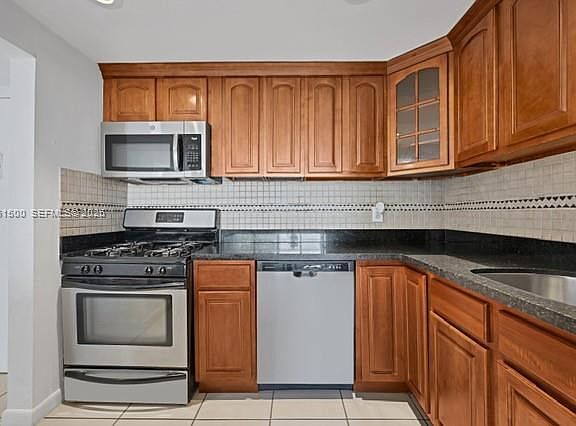 5th image of 2175 NE 170th St APT 206