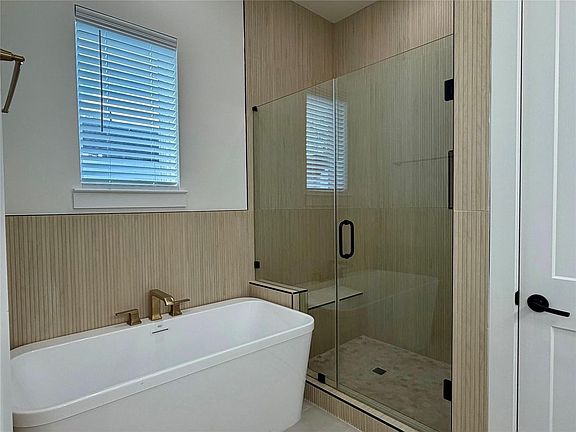 2nd image of 8916 Sunshine Laverne Ln