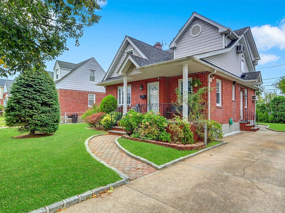 1st image of 8 Tulip Ln