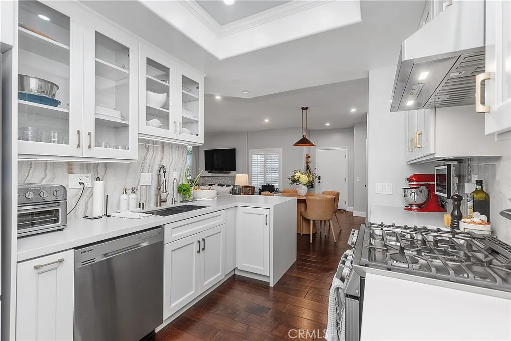 2 bed, 1397 sqft, $4,995 — Photo 2
