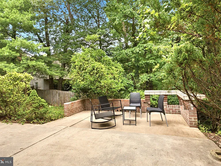 4915 Powell Rd — Photo 10