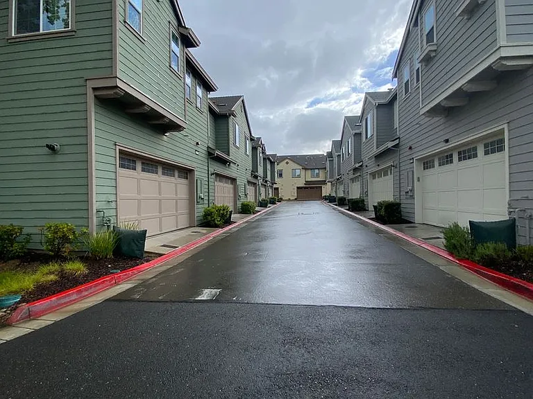 1053 Catalina Dr — Photo 25