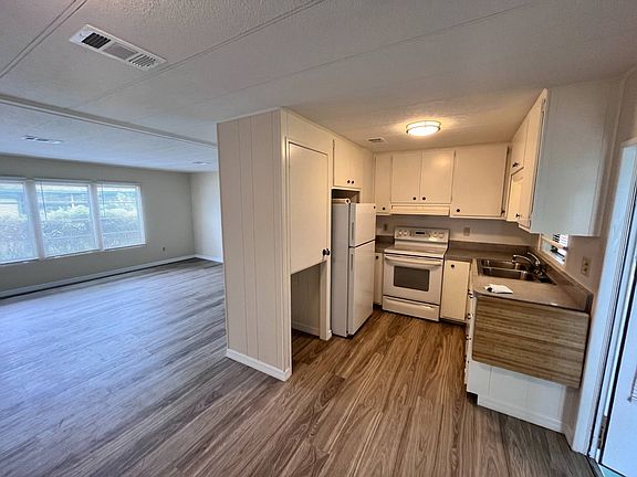 3rd image of 3631 Aachen St
