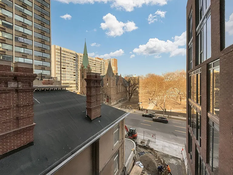 308 Jarvis St — Photo 17