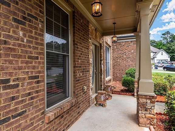 3rd image of 1437 Squire Hill Ln